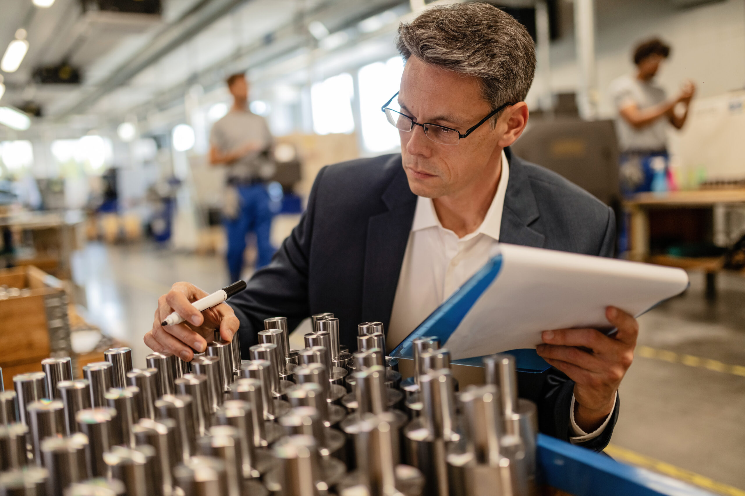 Factory,Engineer,Doing,Quality,Control,Inspection,Of,Manufactured,Steel,Cylinders